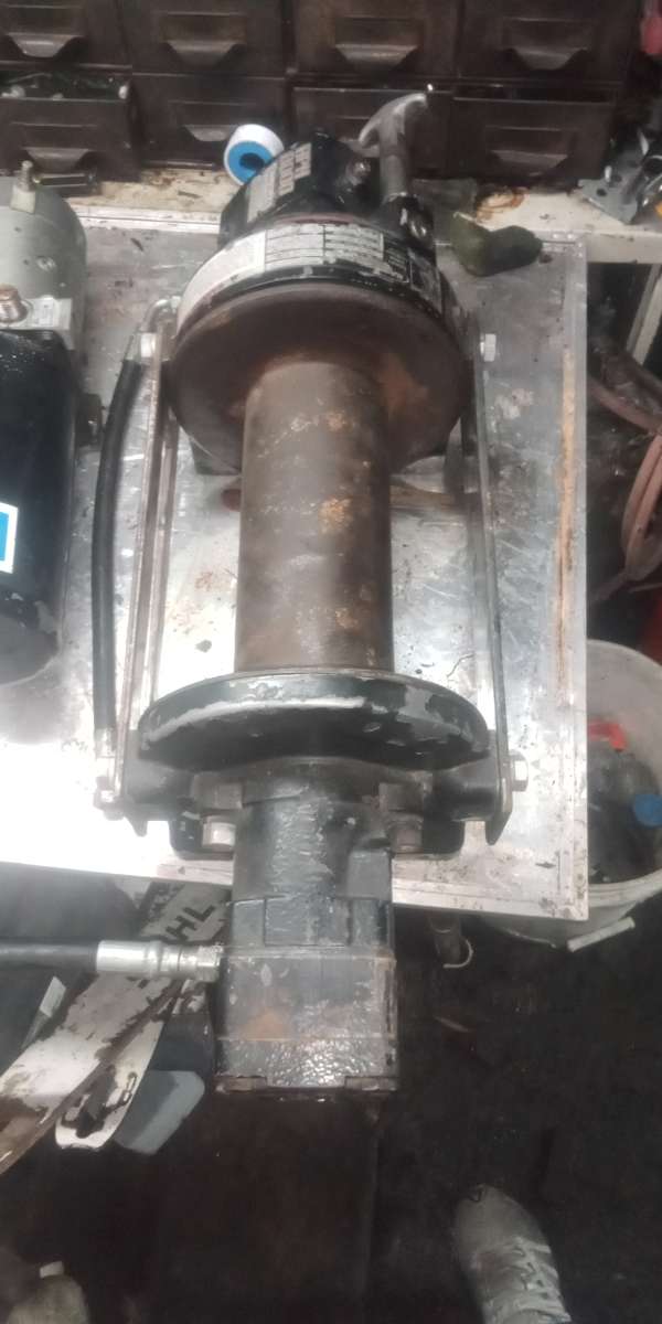 hydraulic winch
