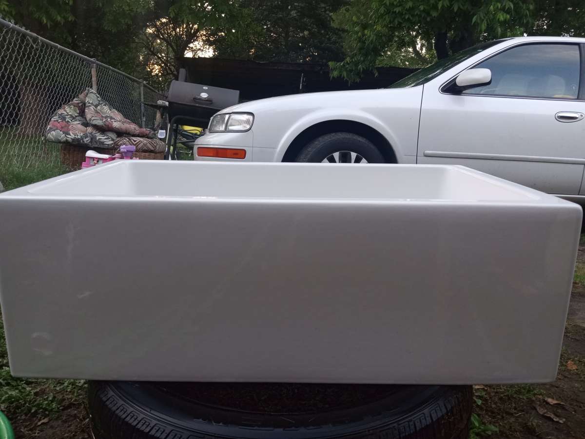 Farmhouse sink