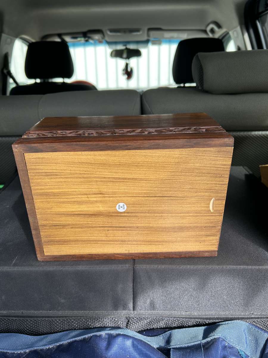 WOODEN URN CREMATION ADULT