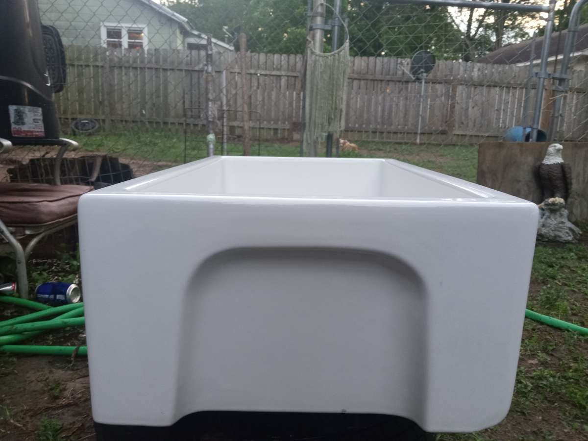 Farmhouse sink