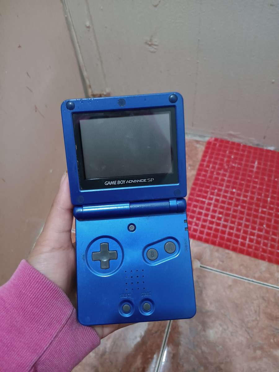 ray bans glasses and a old nintendo gameboy