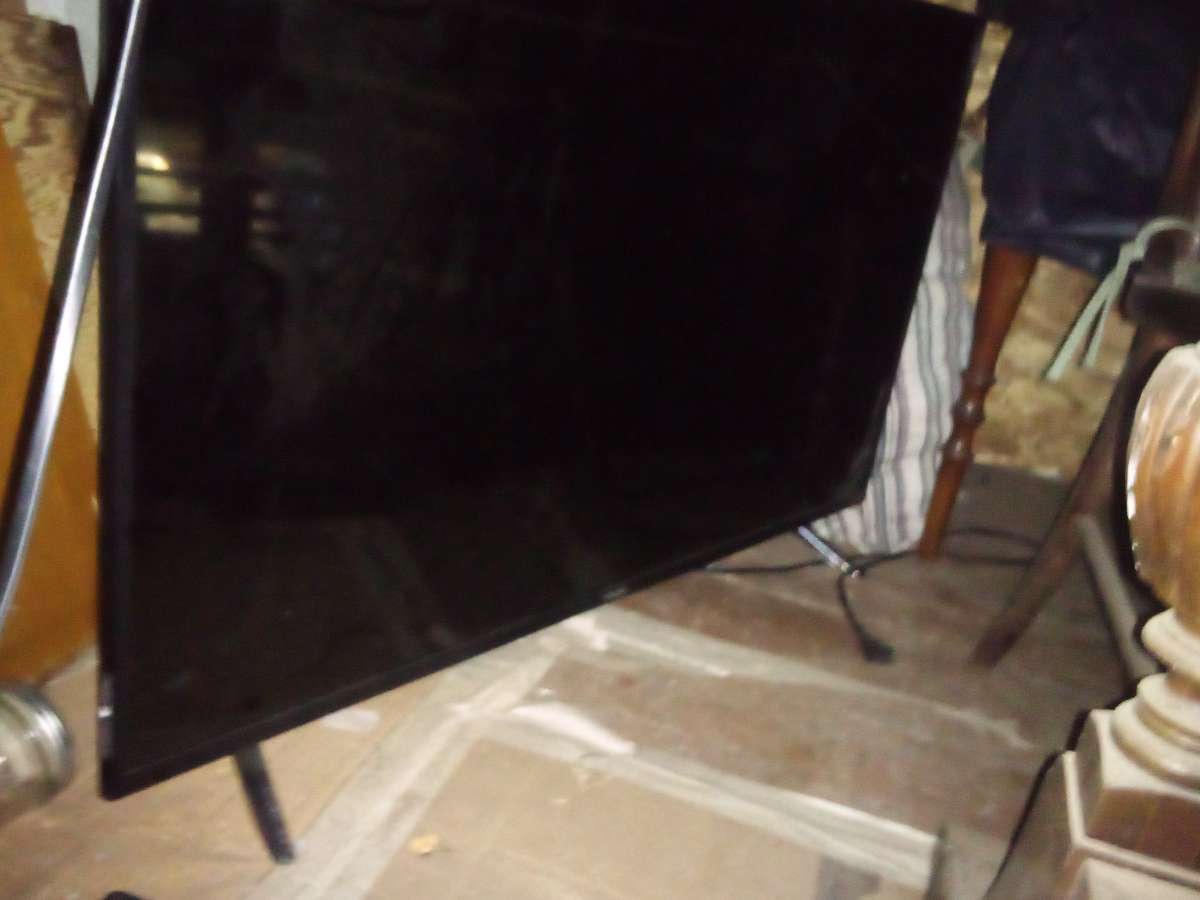 40 inch Phillips Roku tv