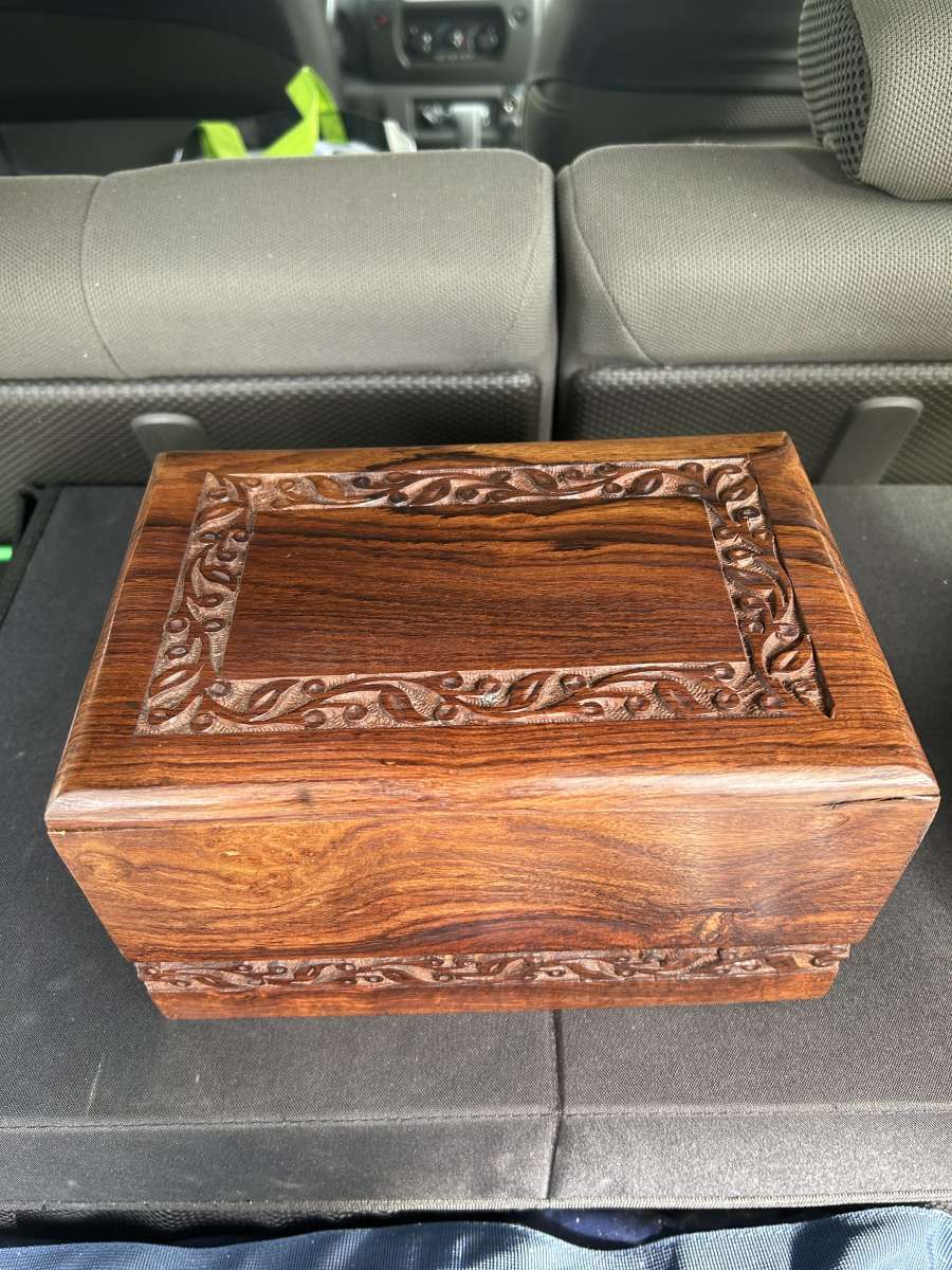 WOODEN URN CREMATION ADULT