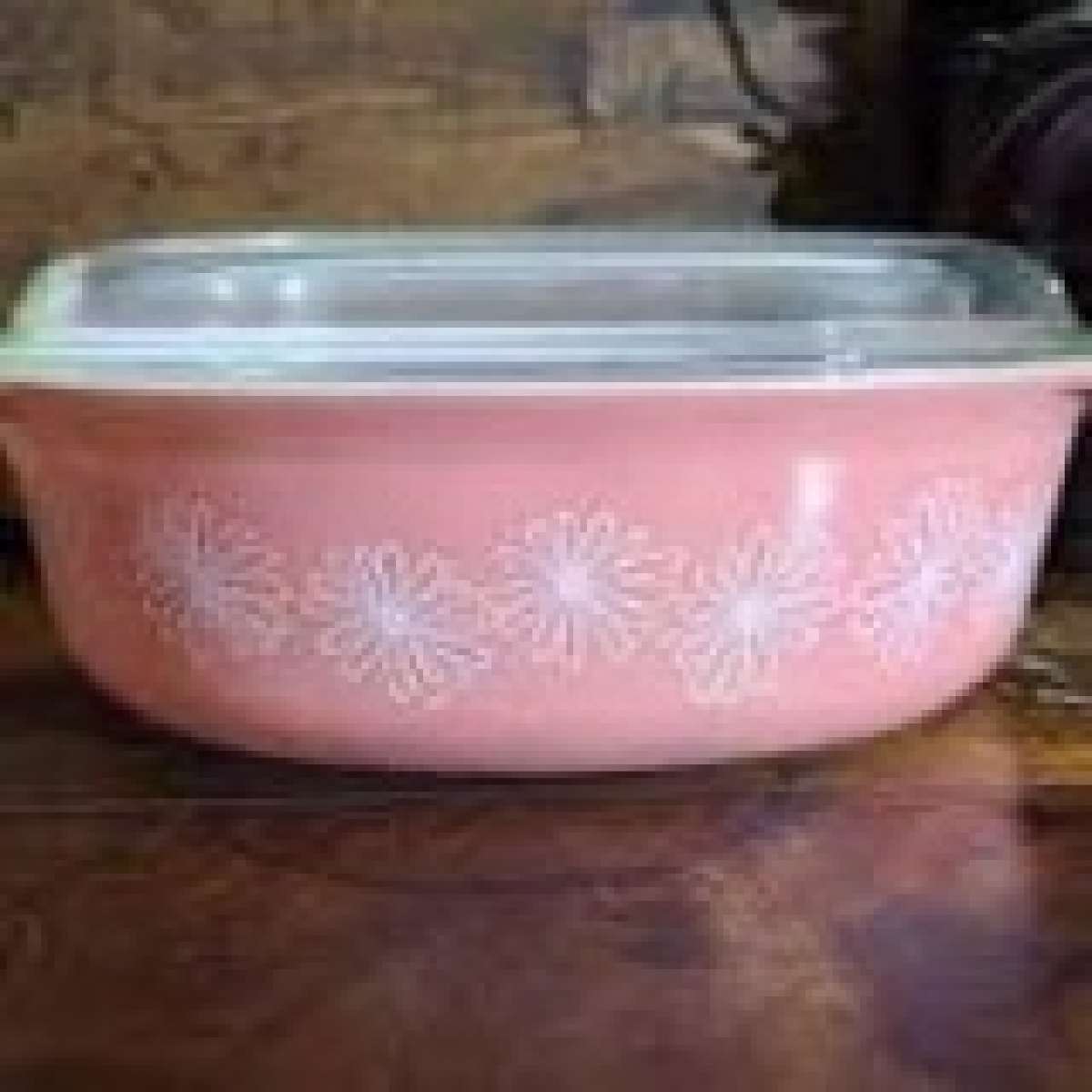 Pink Pyrex vintage bowls and casserole dishes set