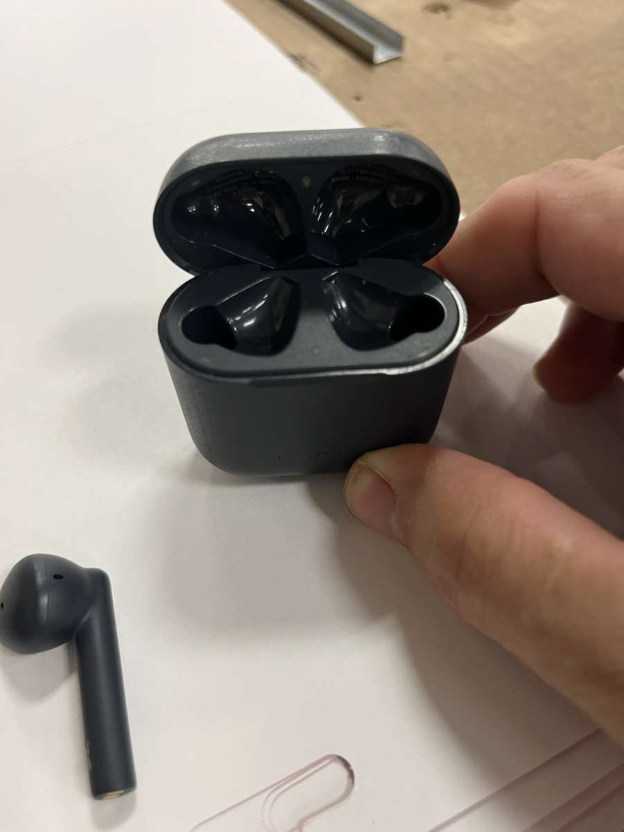 Apple earbuds
