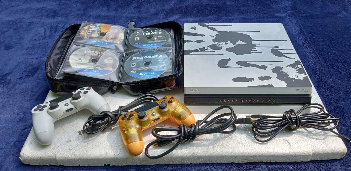 PlayStation 4 pro comes with 83 games and a acer Chromebook