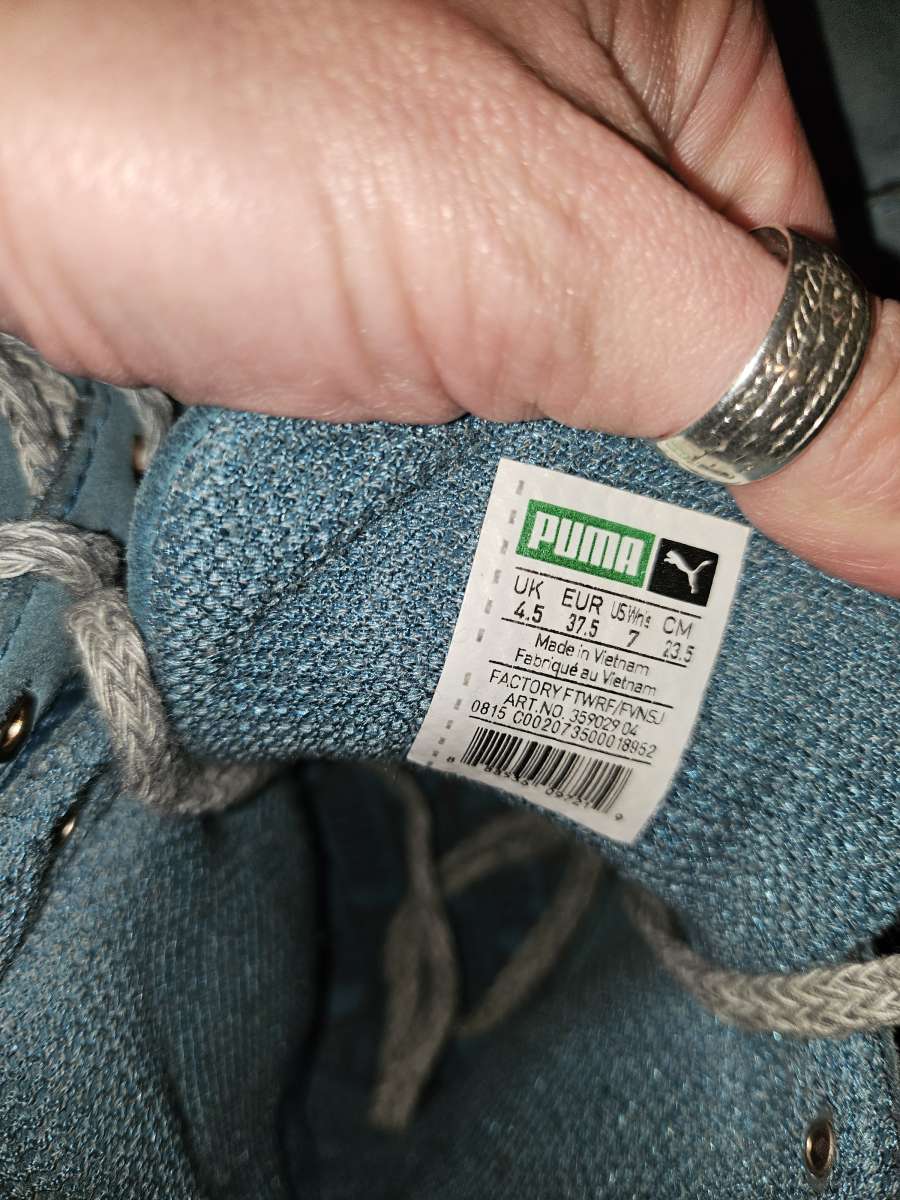 womens PUMA suede sneakers blue green size 7
