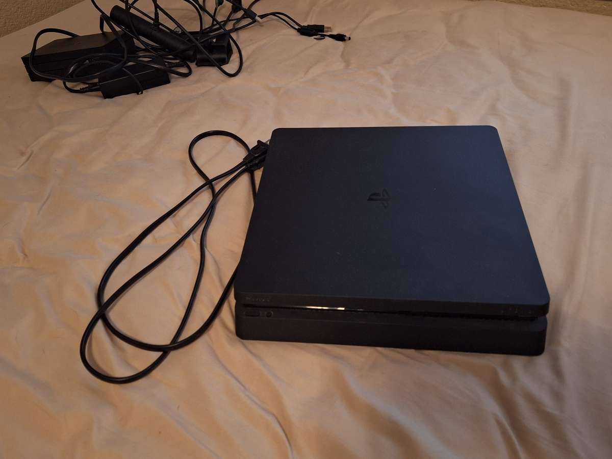 PS4 with 2 controllers