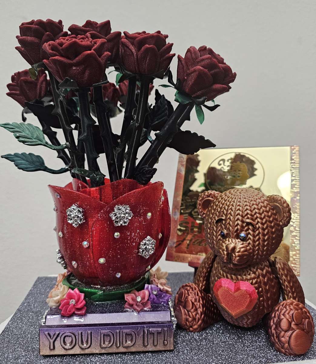 3D printed handmade holder with 3D printed bear