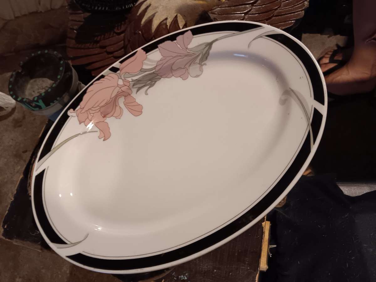 1999Gibson Platter Calla Lily 14 x 10 Steak Platters Flower