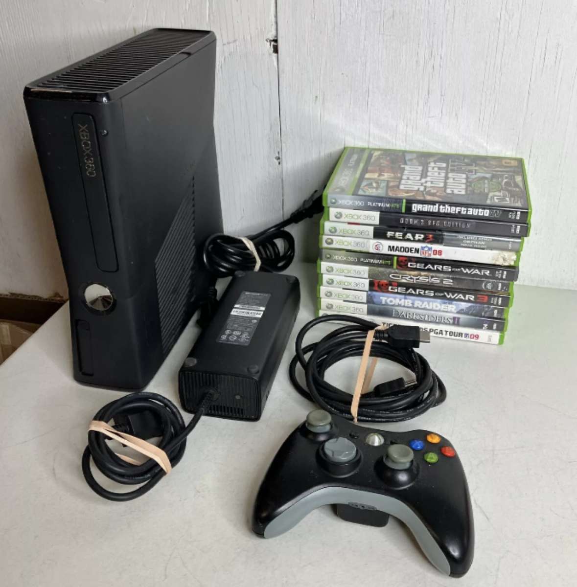 Xbox 360 S Slim Bundle 1439 Console 250GB  w 10 Games GTA IV