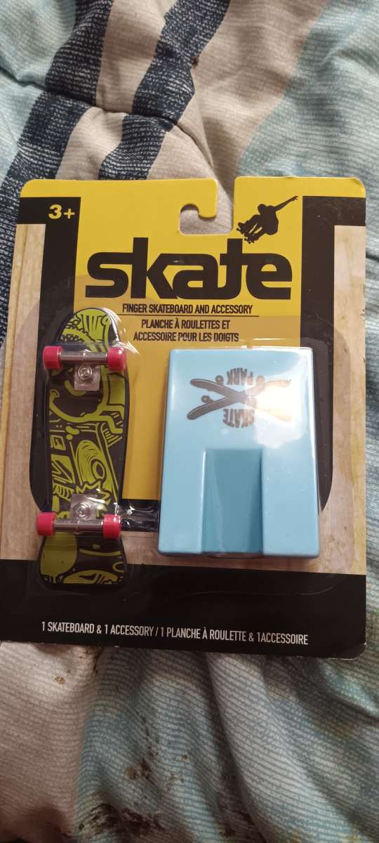 miniature skateboard toy