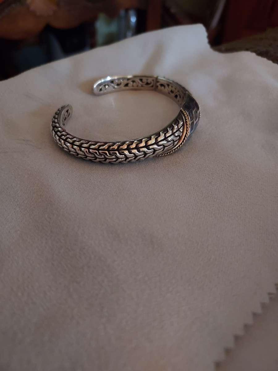 Puka shell inlay hinged cuff of 925 silver solid piece