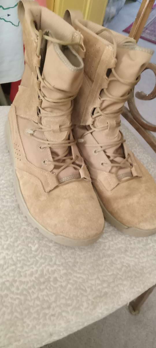 Dessert camo boots For 12 size Medium only