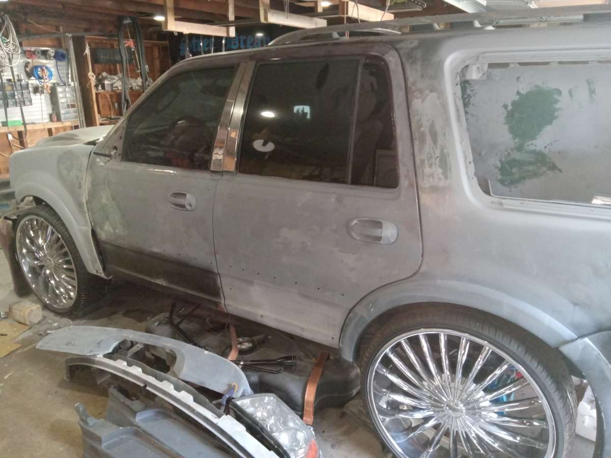 PROJECT VEHICLE  LINCOLN NAVIGATOR
