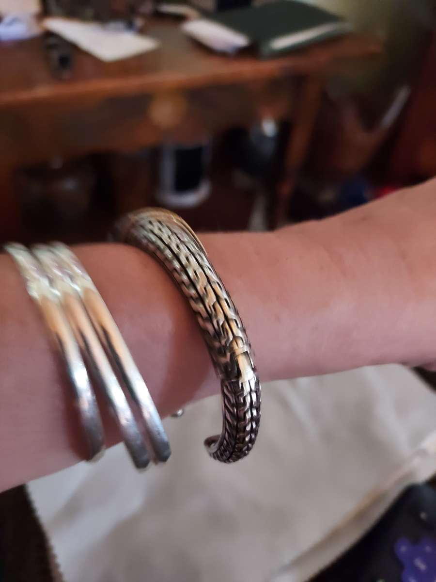 Puka shell inlay hinged cuff of 925 silver solid piece