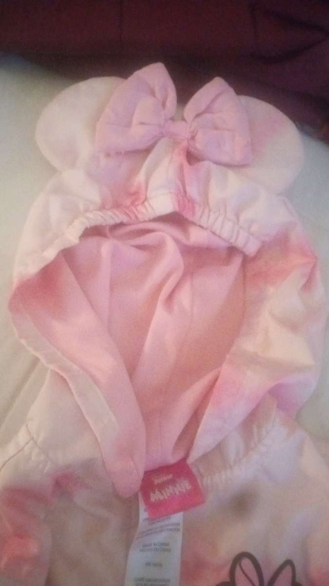 Minnie mouse jacket that is brand new and a size 5