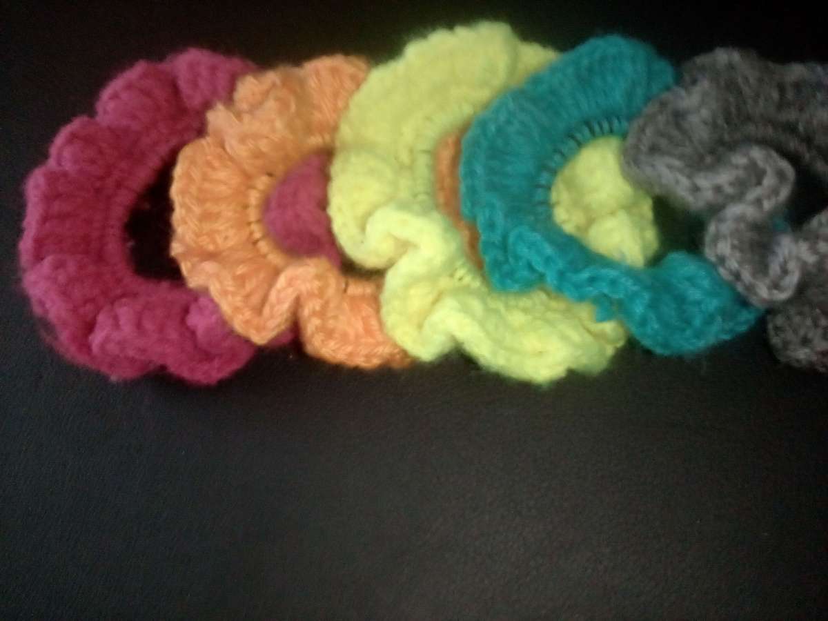 1ct  mixed color scrunchies