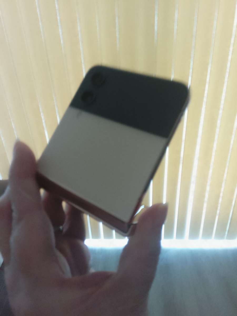 Galaxy flip4