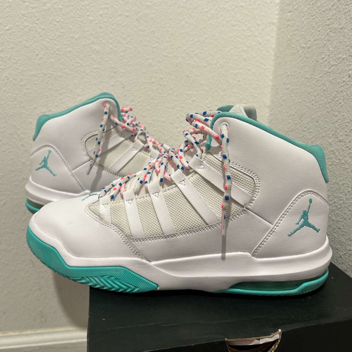 jordan sneakers jordan max aura