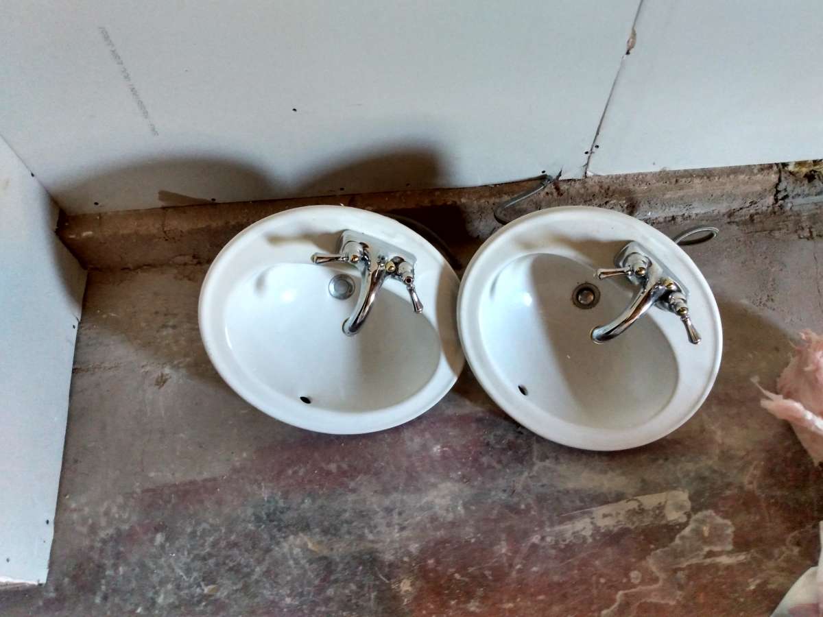two bathroom sinks like new