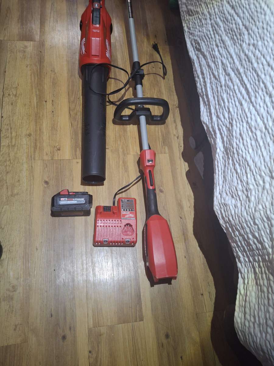 Milwaukee M18  weed trimmer  and blower combo set