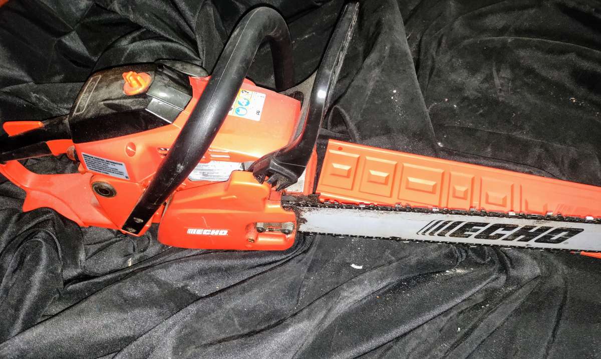 Echo CS 400 chainsaw