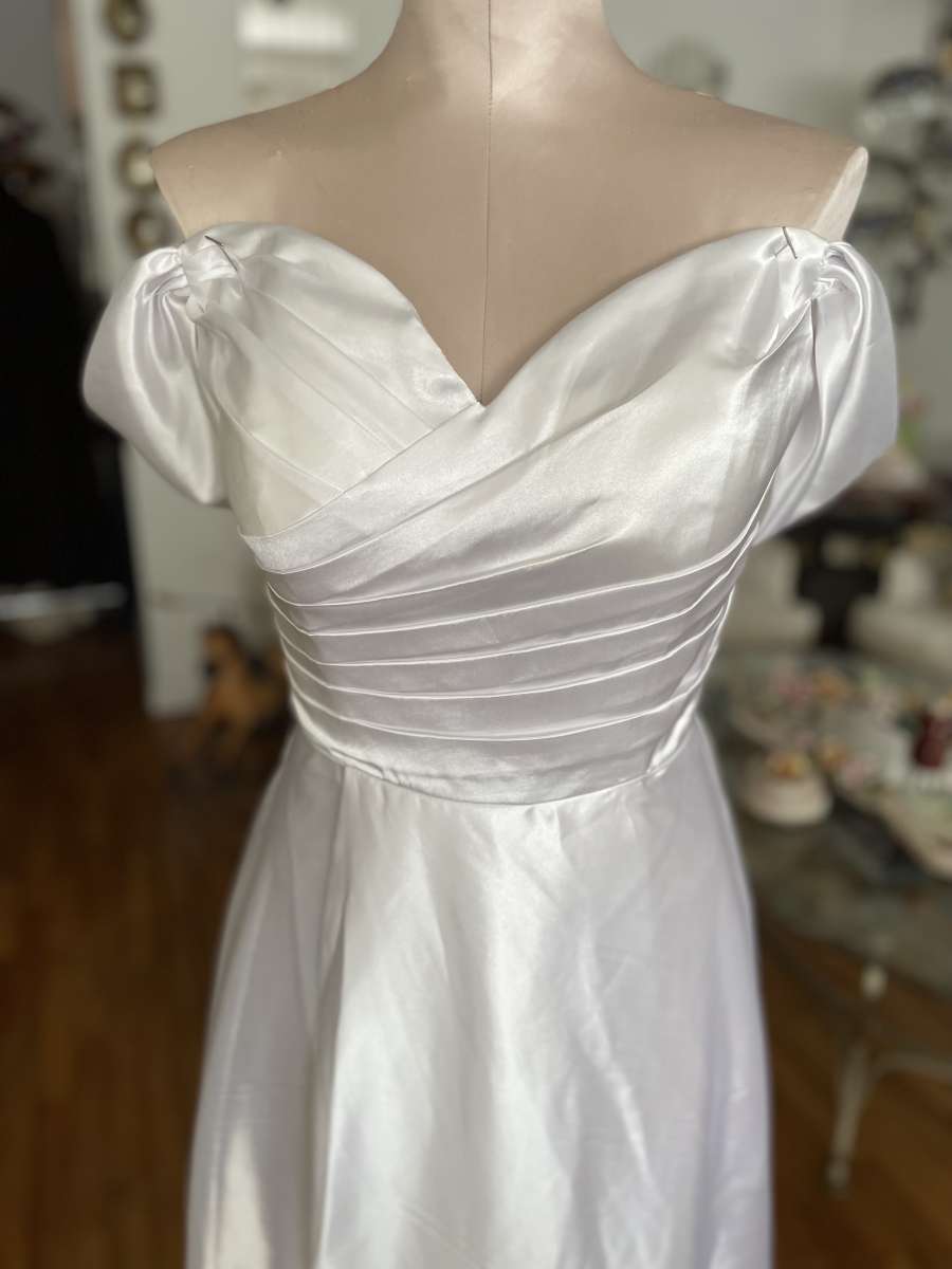 size 10 white wedding gown corset back NEW
