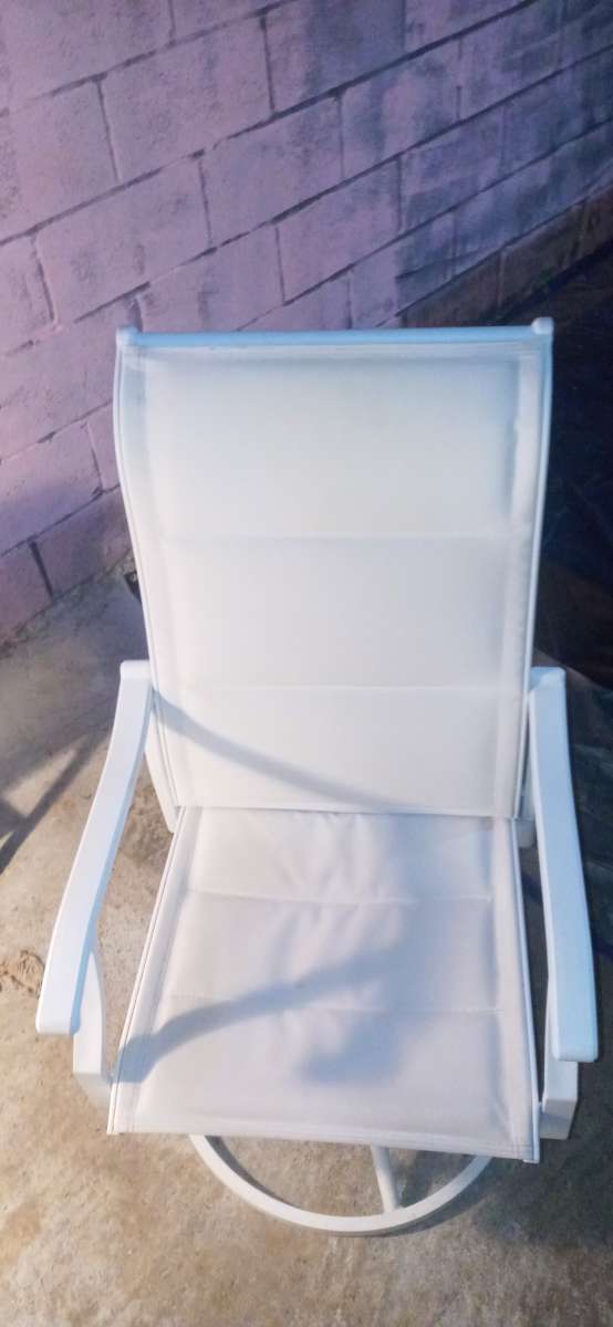 comfortable rocking spinnable chair