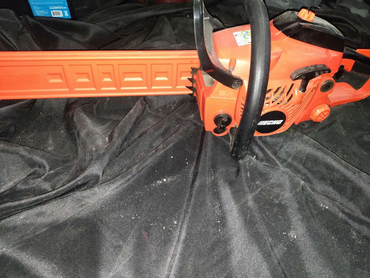 Echo CS 400 chainsaw