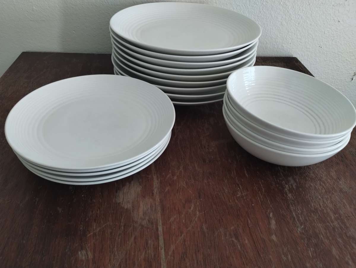 Royal Doultin Gordon Ramsay dishes plates