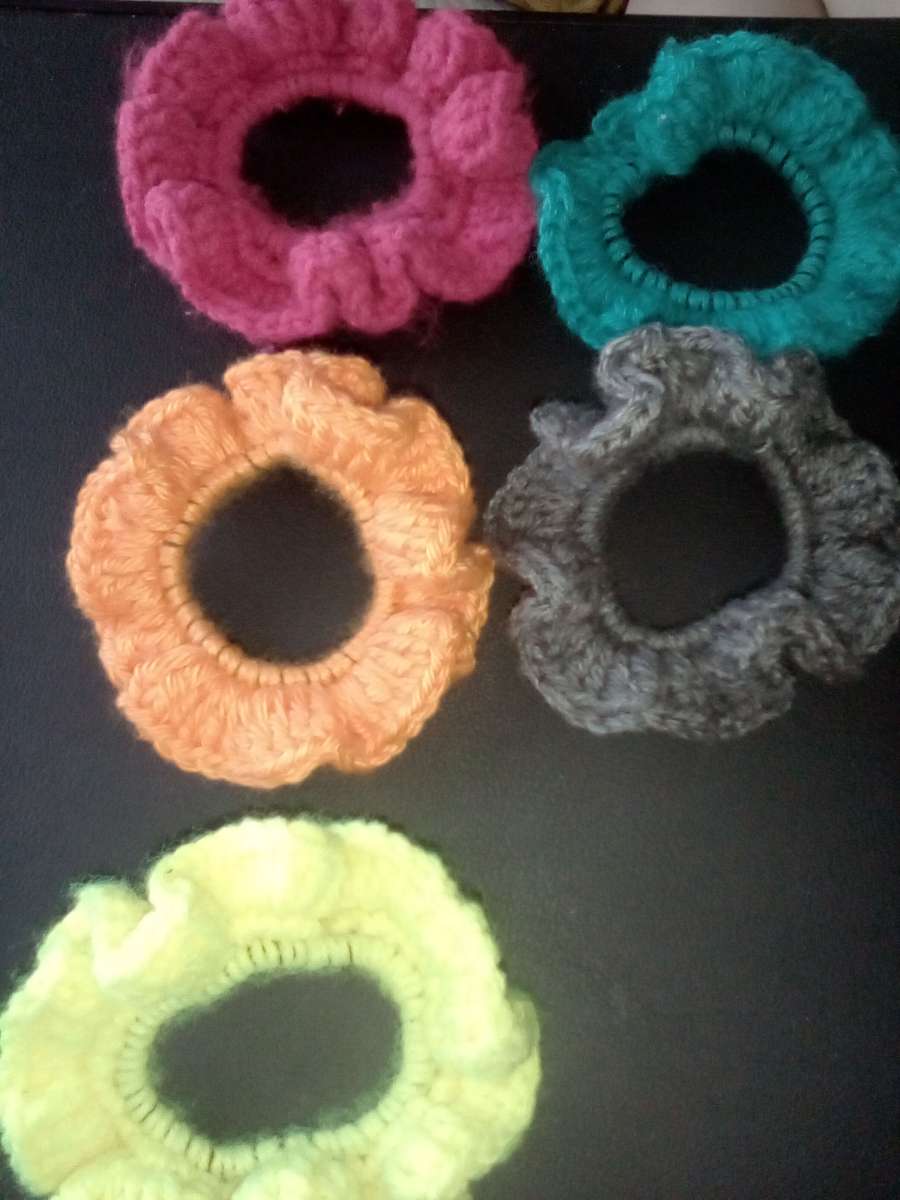 1ct  mixed color scrunchies