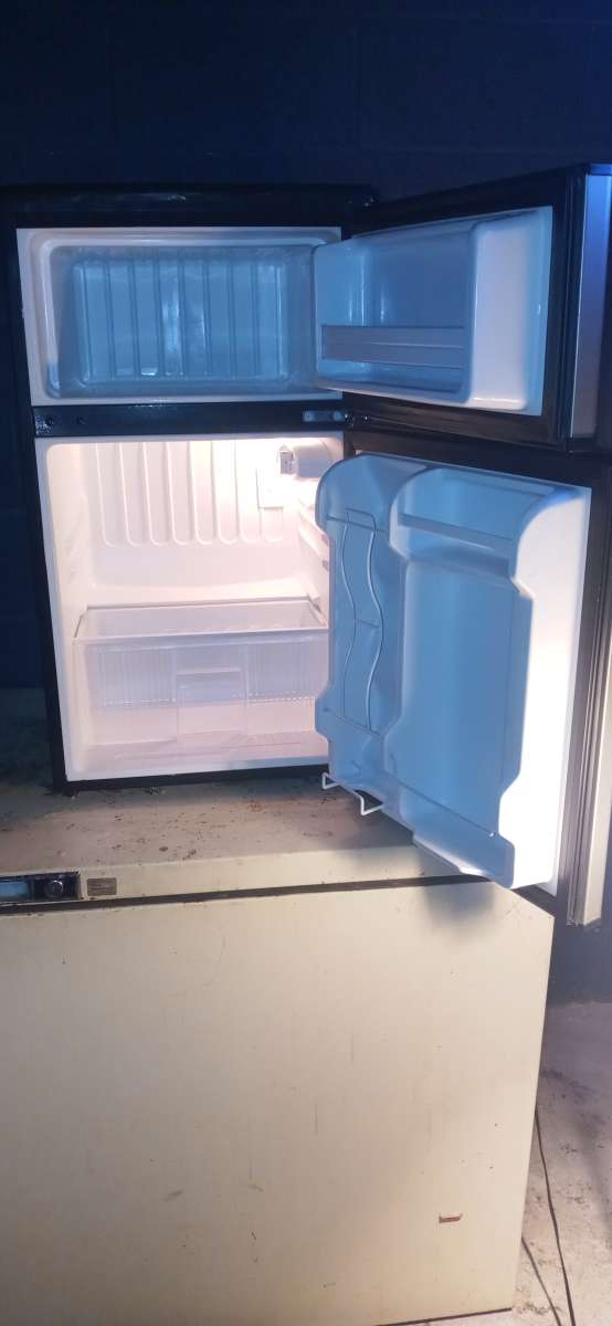 Frigidaire mini fridge with top freezer