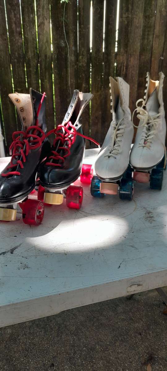 Joggers roller derby skates