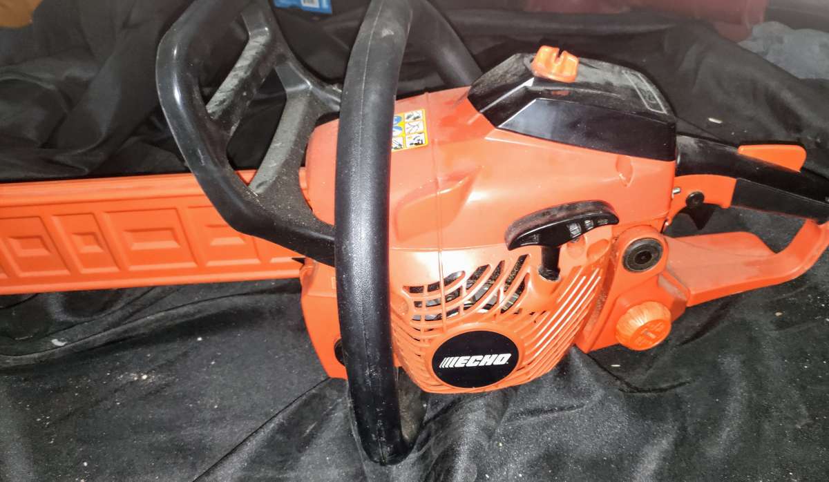 Echo CS 400 chainsaw