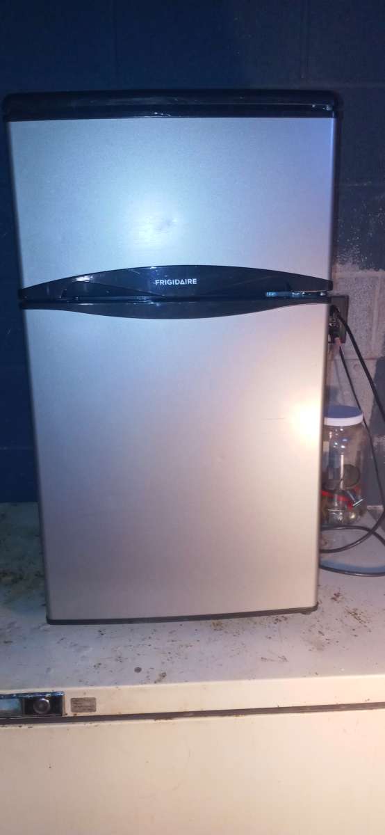 Frigidaire mini fridge with top freezer