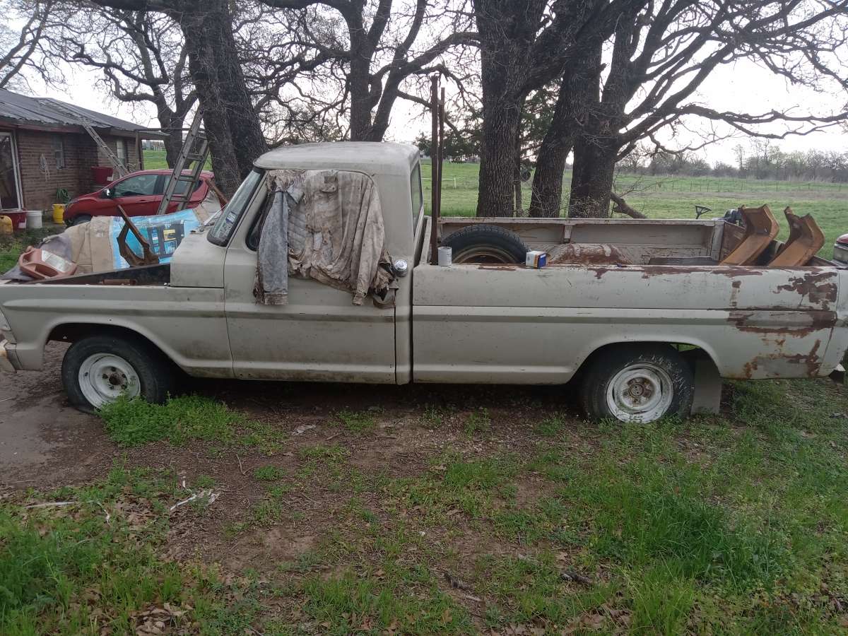 antique pickup truck