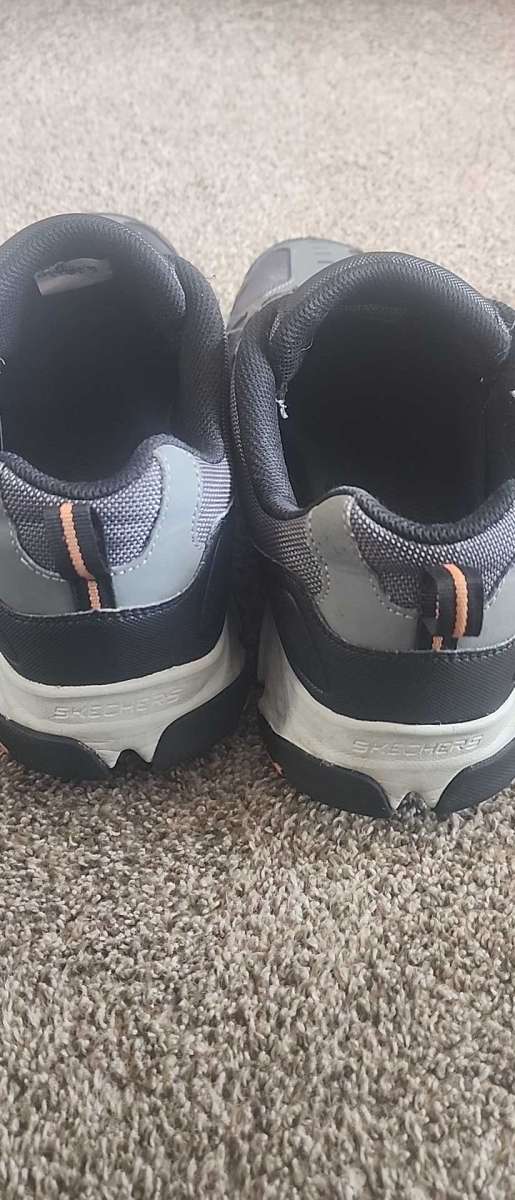 mens Sketchers outdoor sportswear tennis shoes