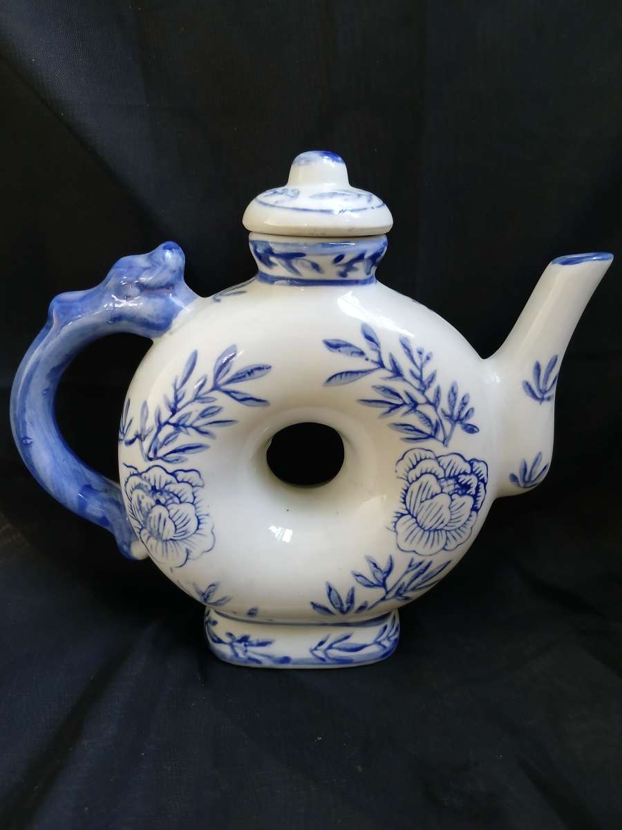 Chinese Vintage Porcelain Blue and White Dragon Handle Donut