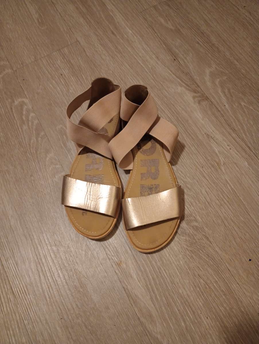 womans size 8 Sorel sandals