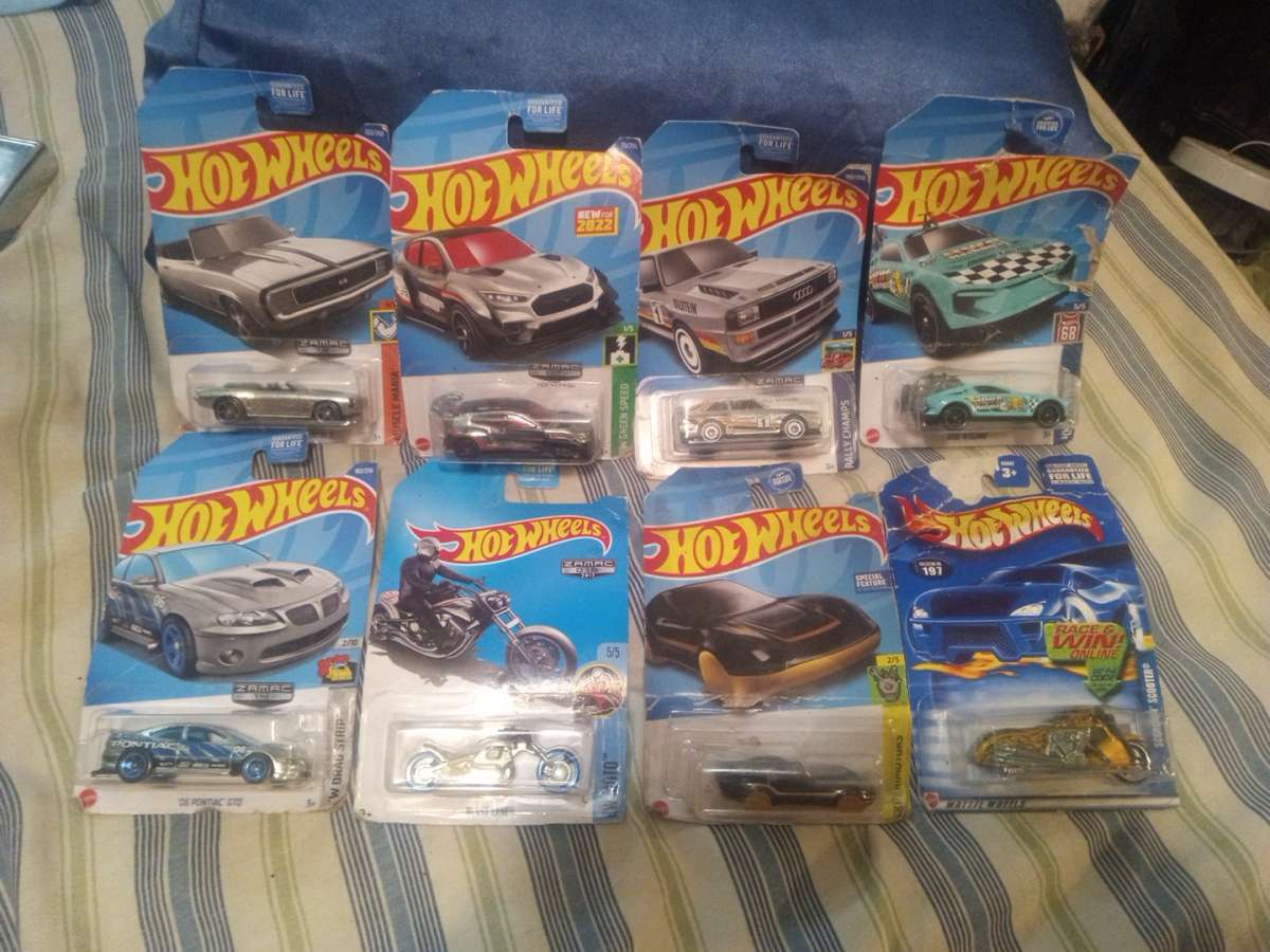 Set of 8 Hotwheels