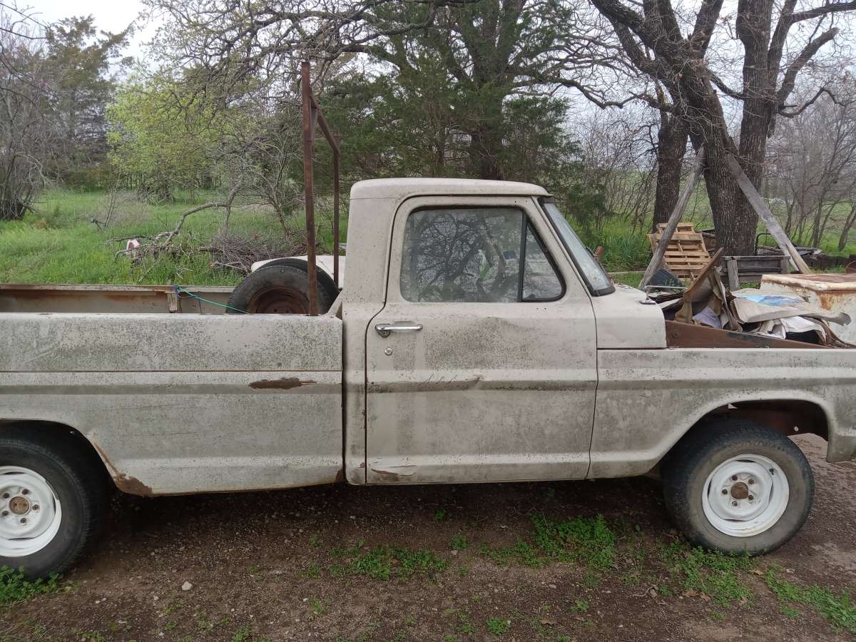 antique pickup truck