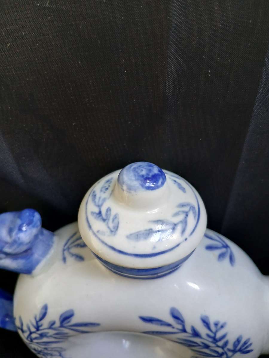 Chinese Vintage Porcelain Blue and White Dragon Handle Donut