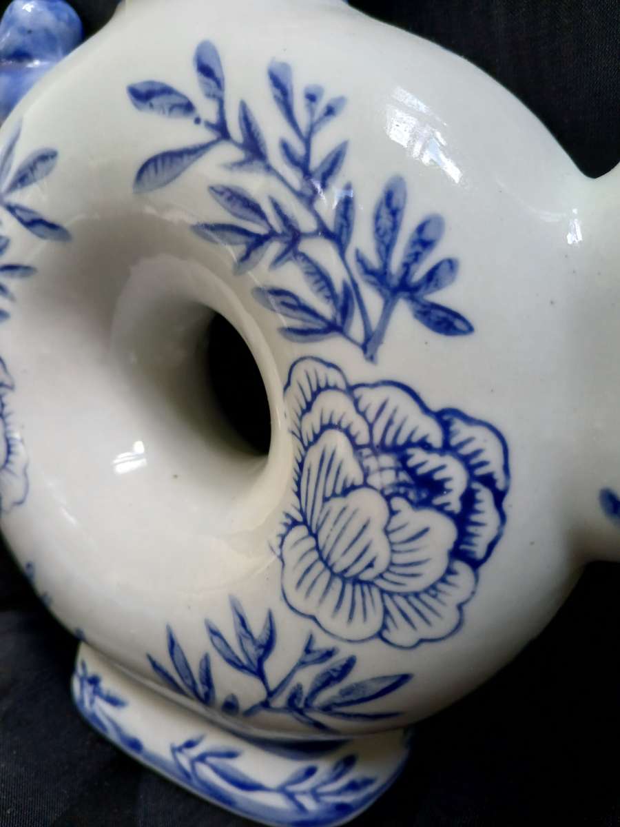 Chinese Vintage Porcelain Blue and White Dragon Handle Donut