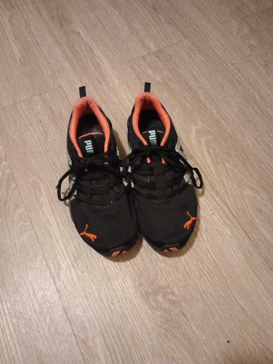 womans puma shoes size7 5