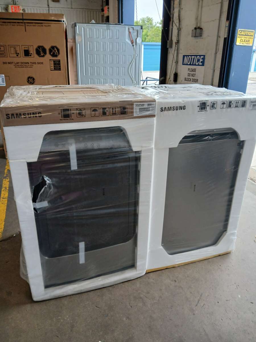 Brand New Samsung washer and gas dryer set