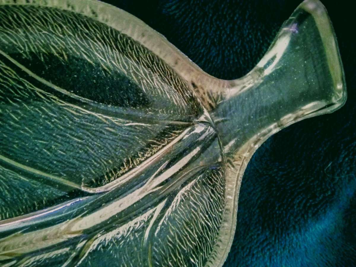 vintage pressed glass 1g2 in tobacco leaf art sculpture bowl