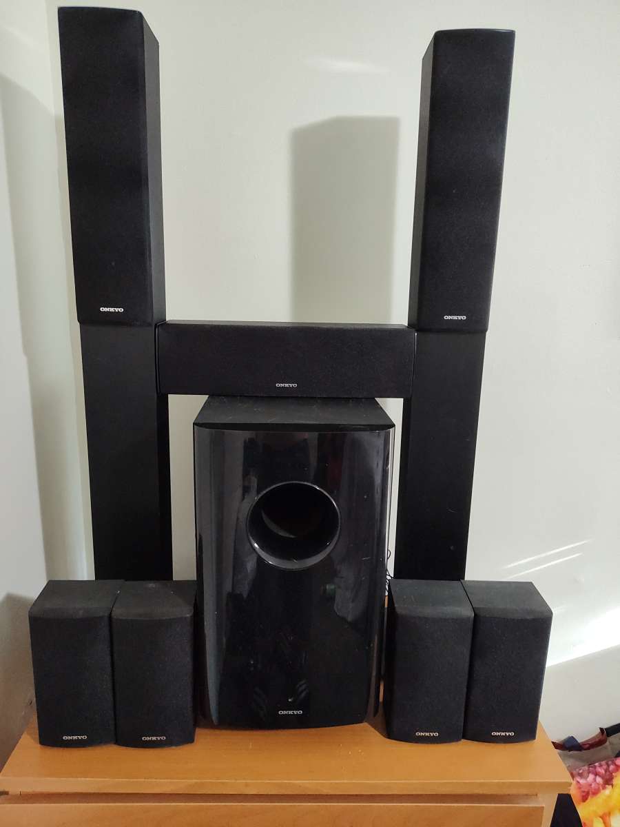 Onkyo AV ReceiverGiant Subwoofer6  varied surround sound spe