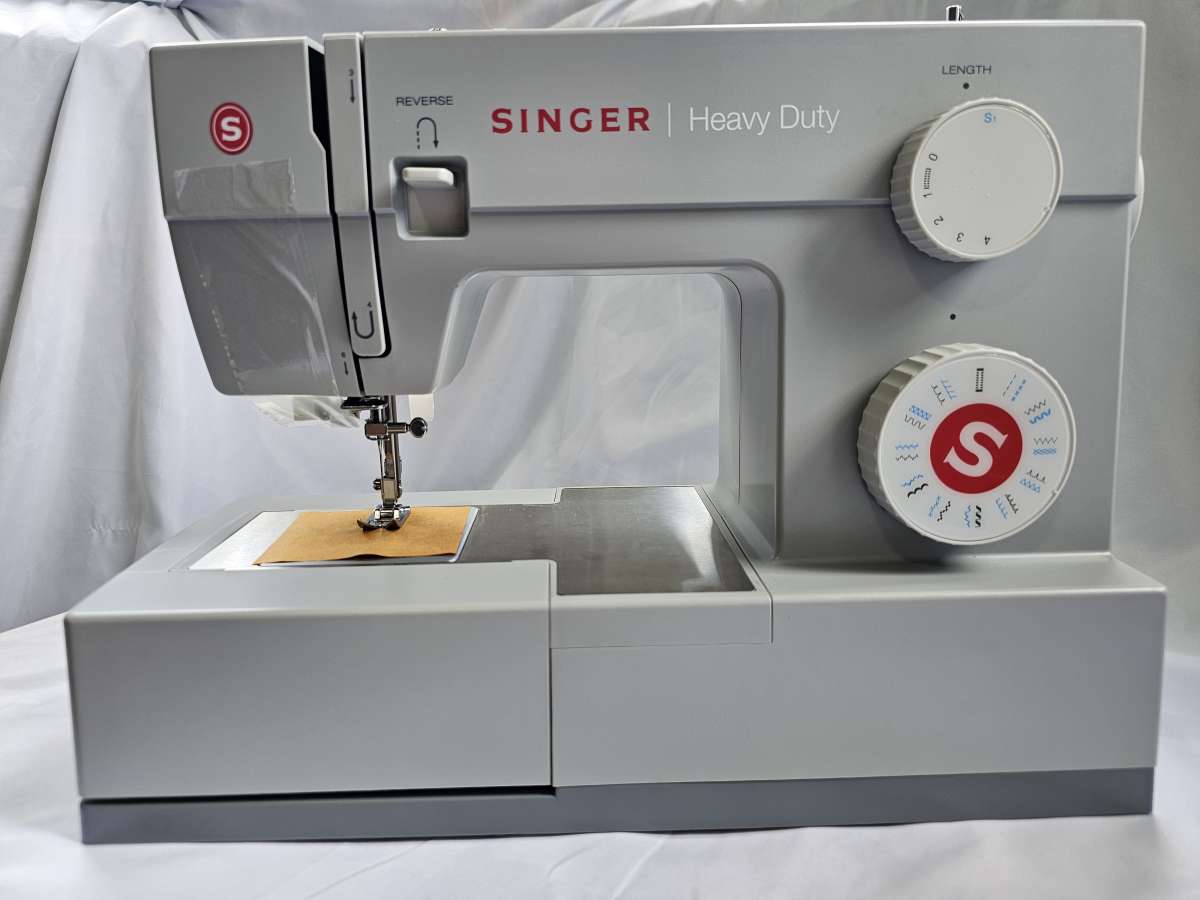 Swinger 4423 Heavy Duty Sewing Machine