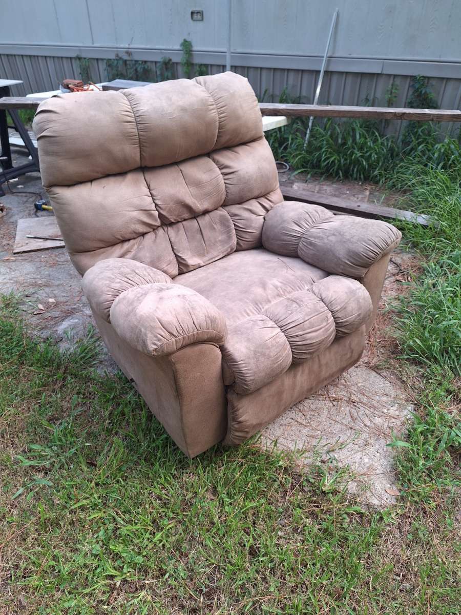 FREE LARGE RECLINER MUST PICK UP